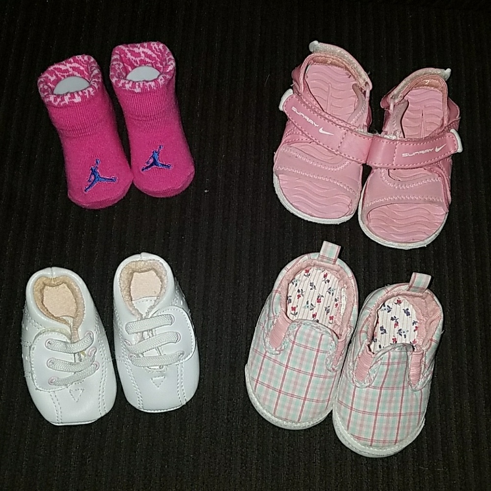 👼Price drop! Lot of infant shoe/sock bundle